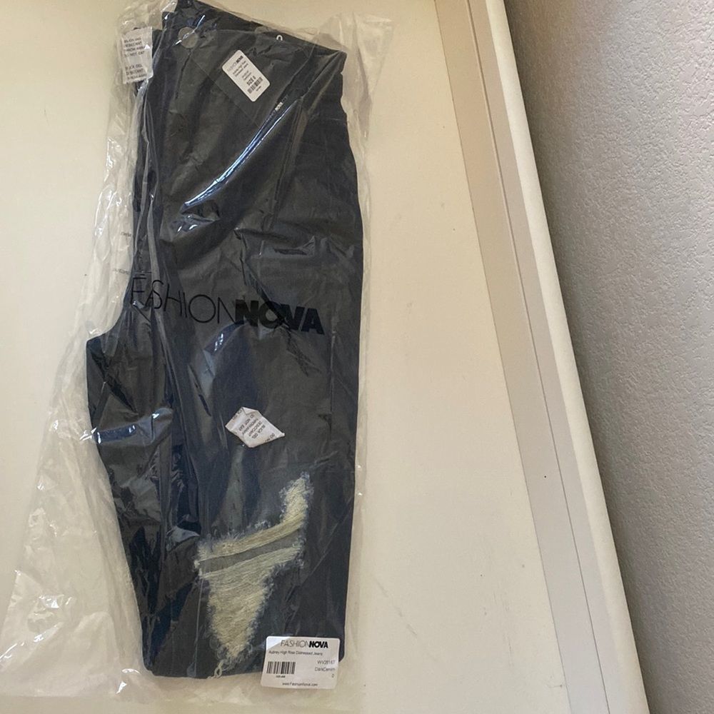 High Rise Distressed Jeans - Picture 2 of 5